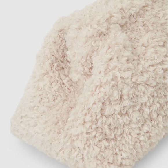 COS Teddy Clutch - Picture 5 of 7